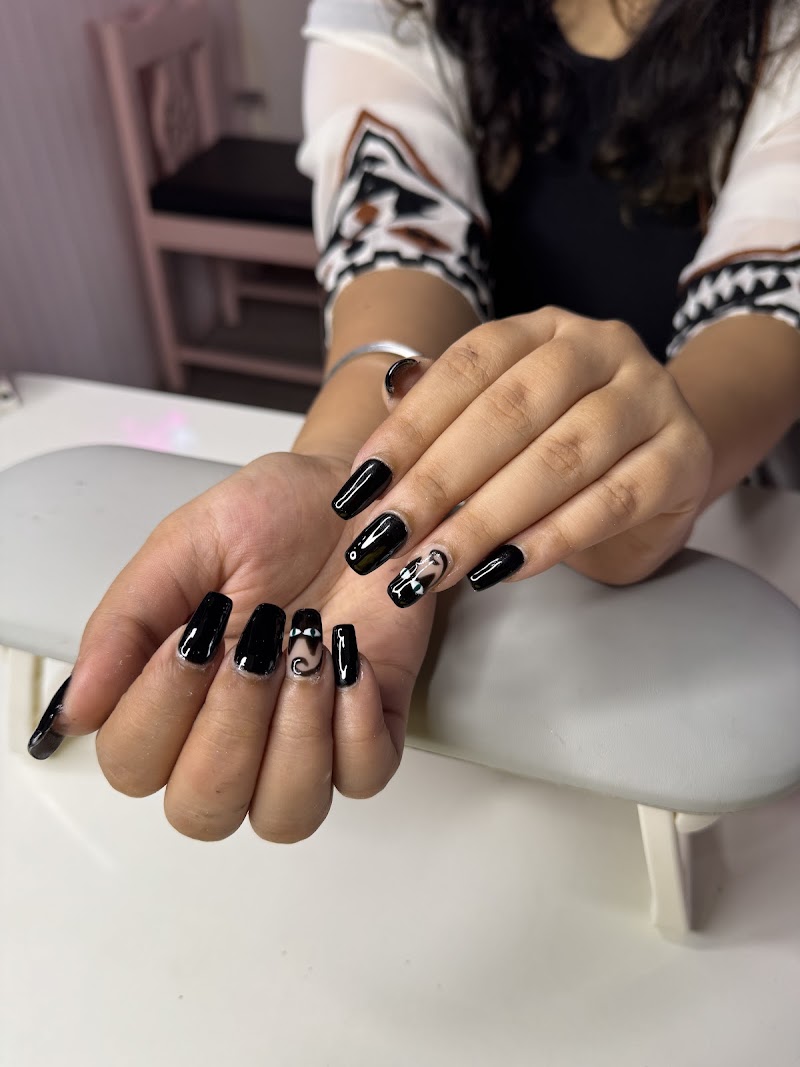 Rainbow Nails , Make up & Academy, nail salon in Vadodara, India, photo 4 of 10