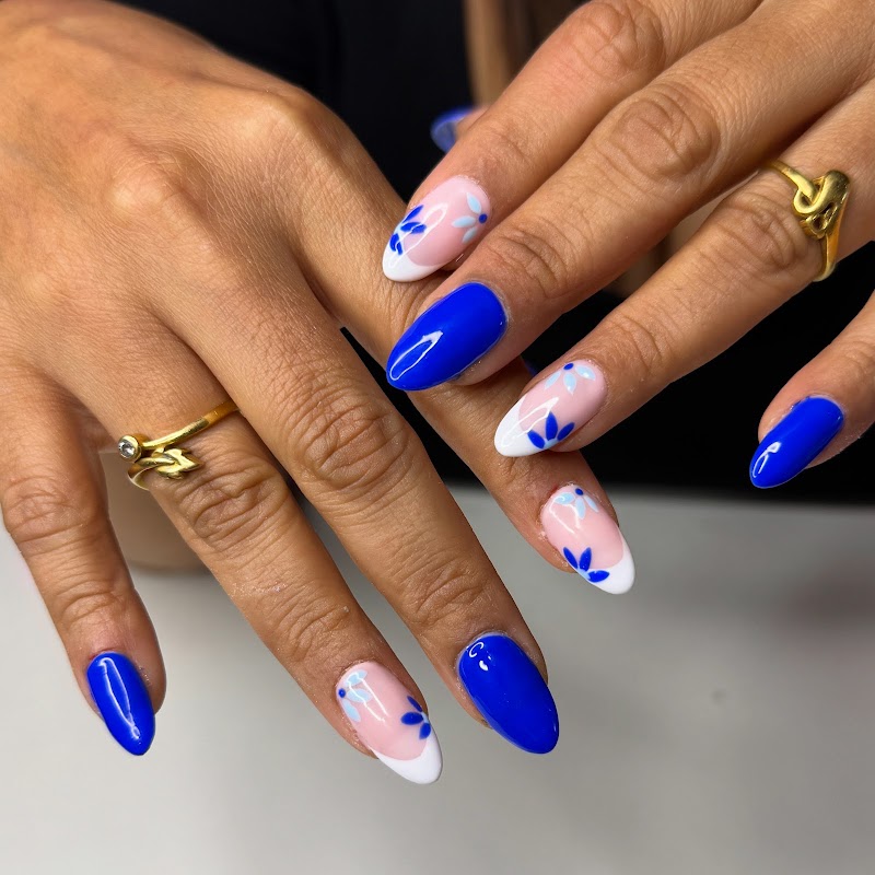 Rainbow Nails , Make up & Academy, nail salon in Vadodara, India, photo 5 of 10