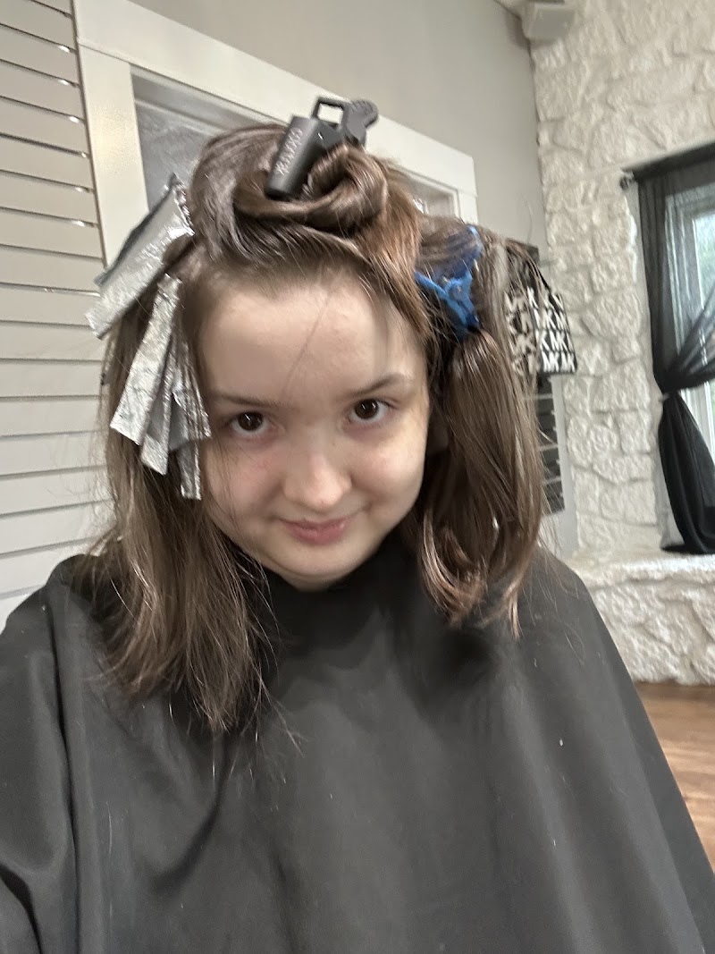 Hollywood Hair, beauty salon in Greenwood, IN, photo 3 of 6
