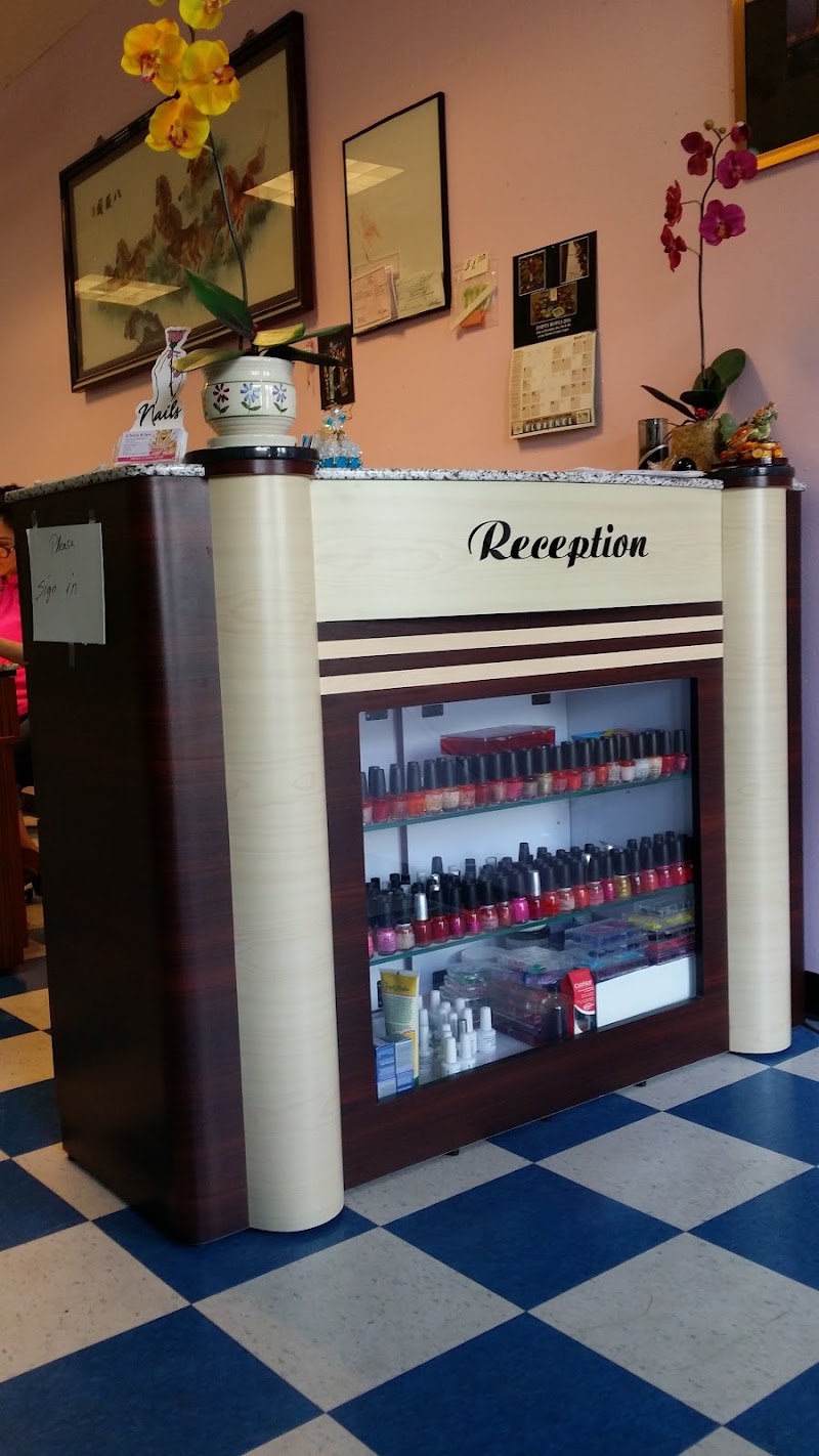 Q Nails & Spa, nail salon in Florence, OR, photo 3 of 10