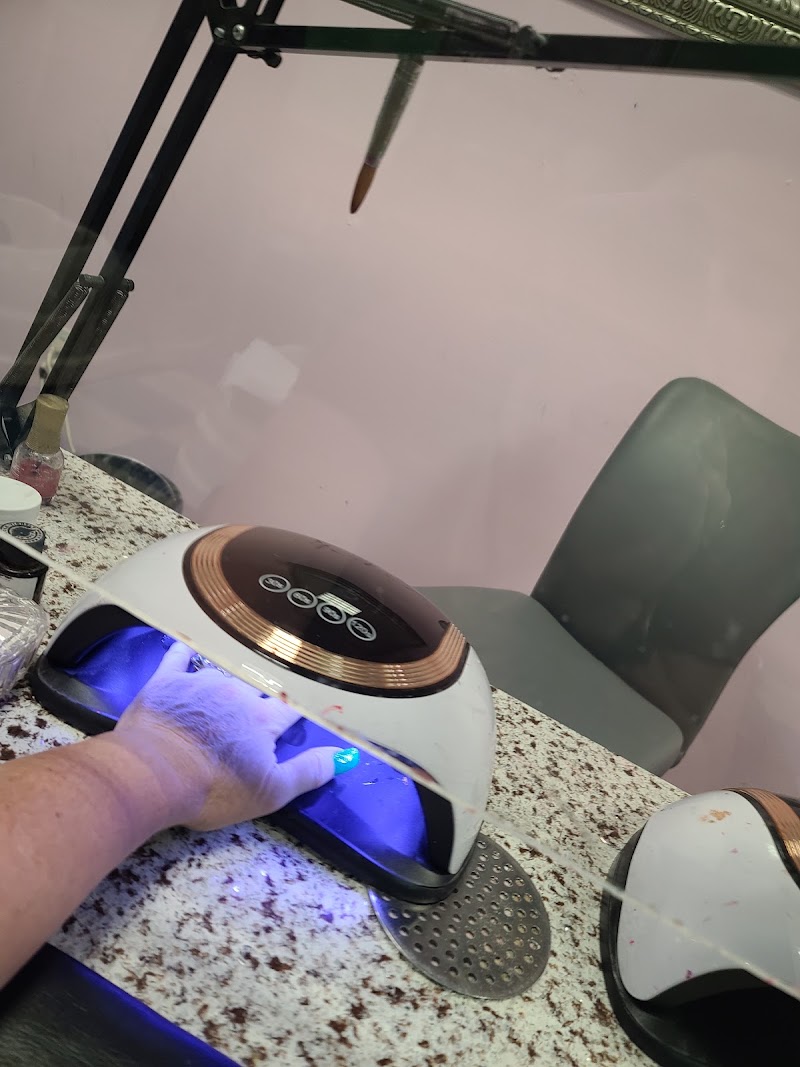 Q Nails & Spa, nail salon in Florence, OR, photo 4 of 10
