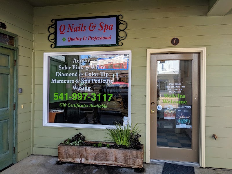Q Nails & Spa, nail salon in Florence, OR, photo 6 of 10