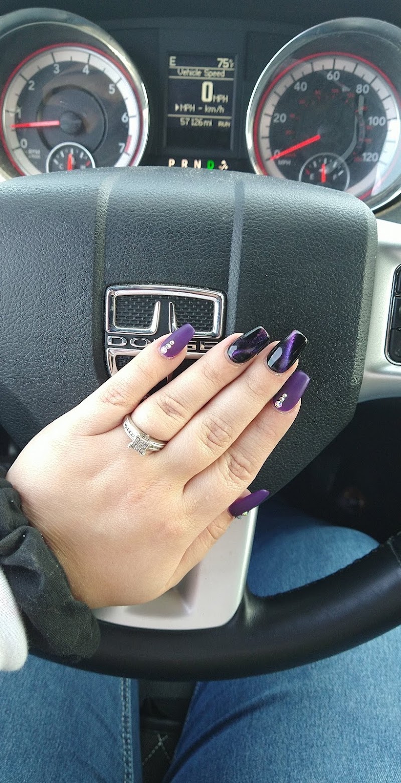 Diamond Nails, nail salon in Marshall, MO, photo 3 of 10