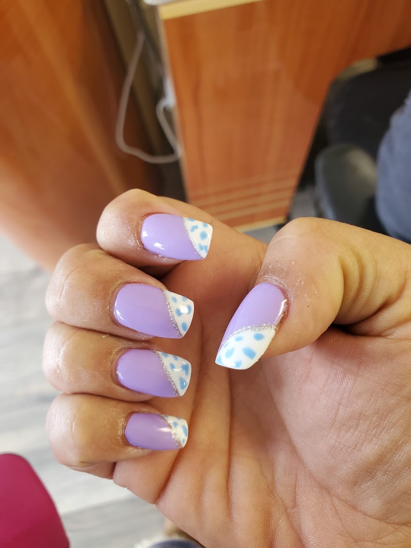 Diamond Nails, nail salon in Marshall, MO, photo 4 of 10
