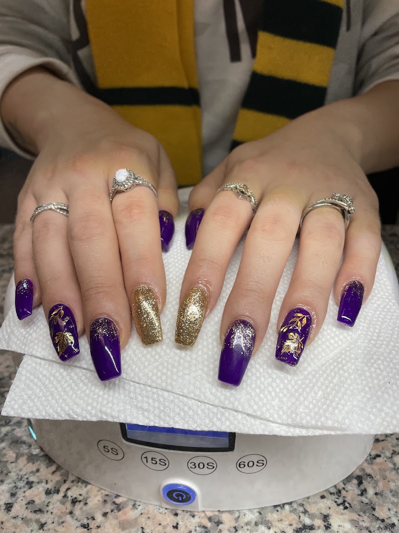 Luxury Nails Studio, nail salon in Youngstown, OH, photo 6 of 10