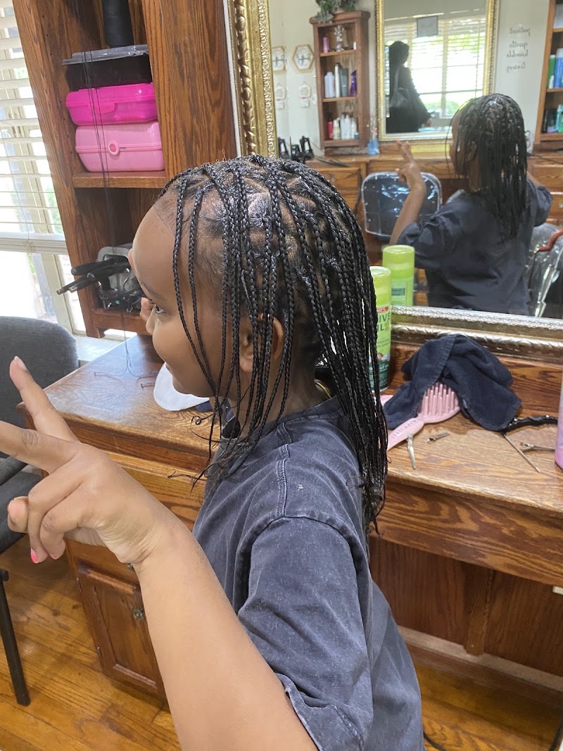 Alice & Friends Hair Designers, beauty salon in Avondale, AZ, photo 1 of 10