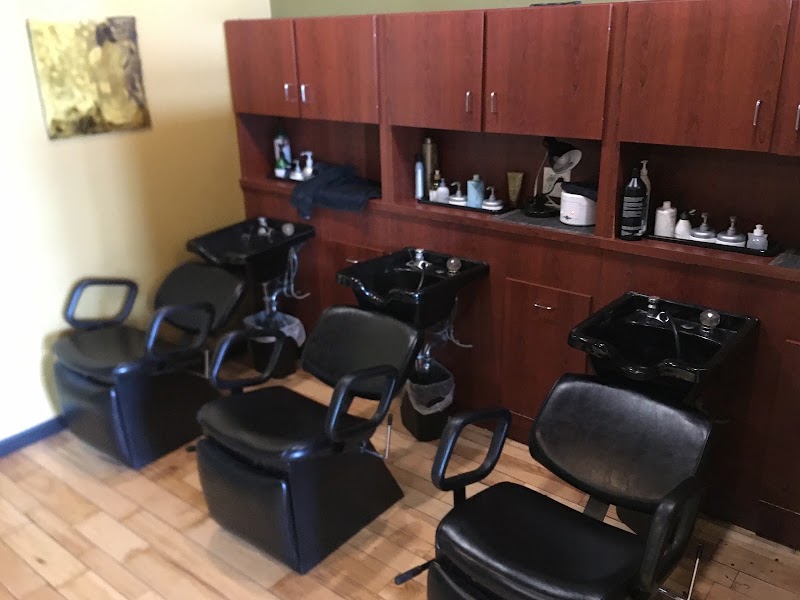 Fringe, beauty salon in Godfrey, IL, photo 2 of 10