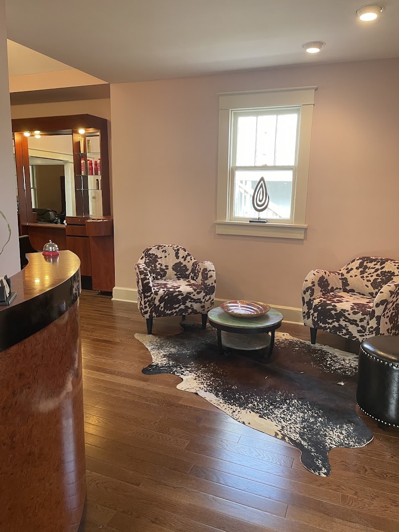 Fringe, beauty salon in Godfrey, IL, photo 5 of 10