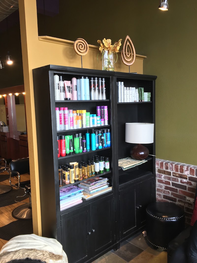 Fringe, beauty salon in Godfrey, IL, photo 6 of 10