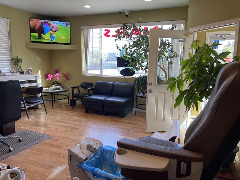 Ah Hair & Nails, beauty salon in Coos Bay, OR, photo 3 of 10