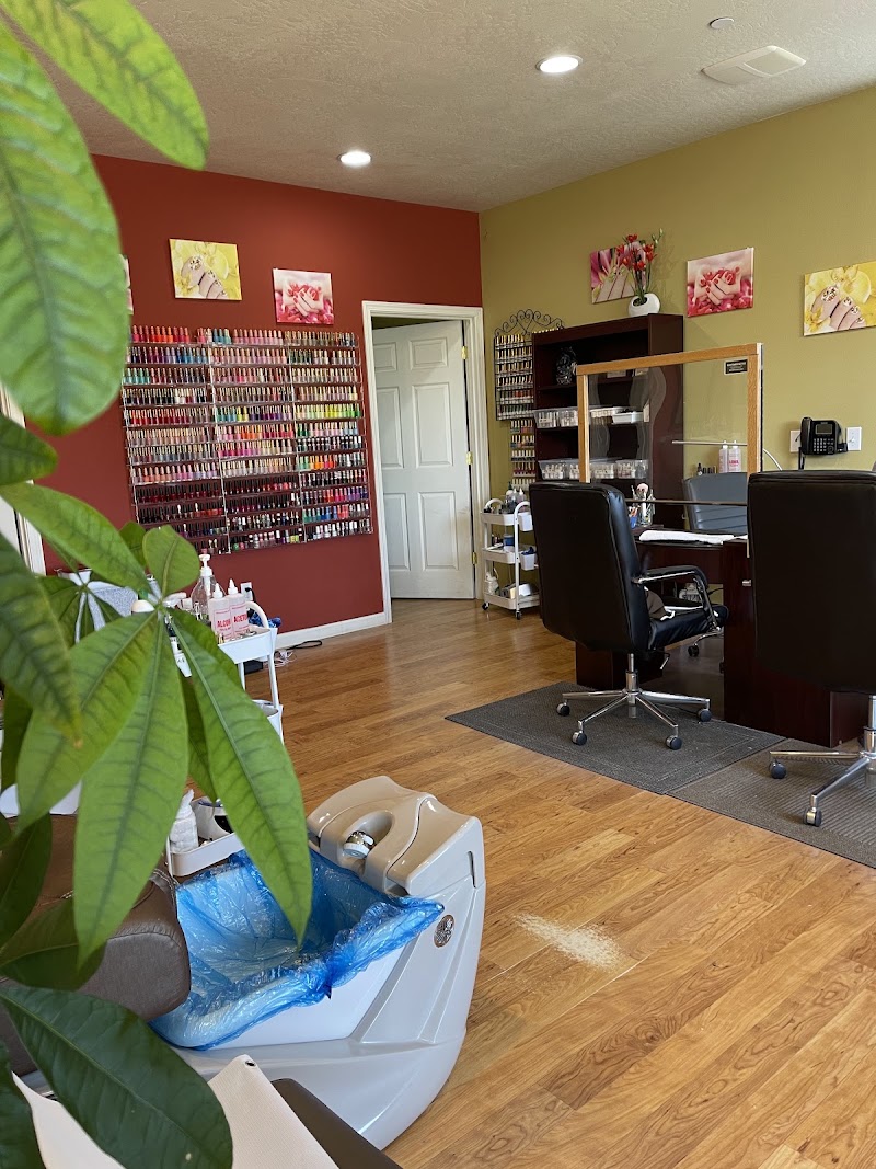 Ah Hair & Nails, beauty salon in Coos Bay, OR, photo 6 of 10