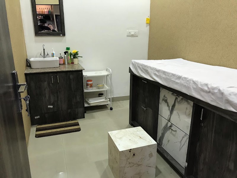 La Beautique Salon and Academy, beauty salon in Rishikesh, India, photo 4 of 10