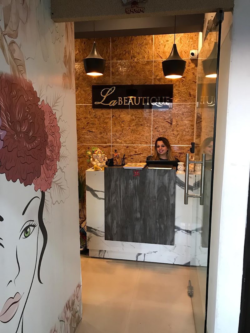 La Beautique Salon and Academy, beauty salon in Rishikesh, India, photo 6 of 10