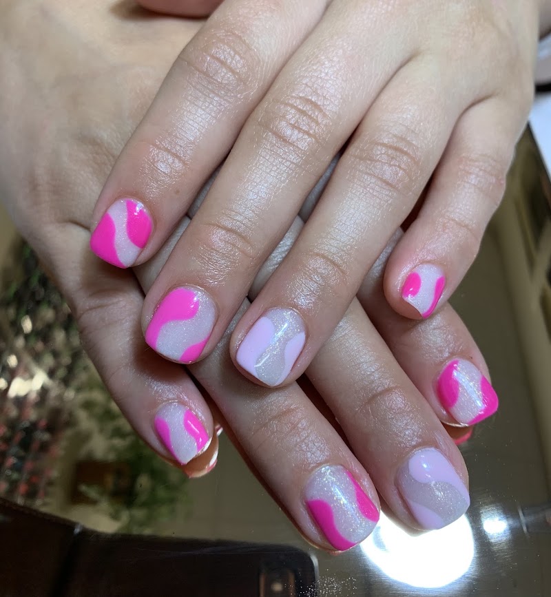 Holly Nails, nail salon in Lakewood, OH, photo 2 of 10