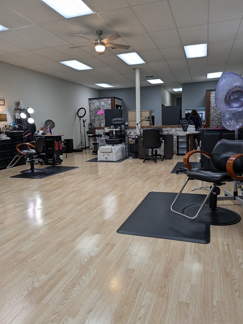 A Cut Above, beauty salon in Lebanon, MO, photo 1 of 7