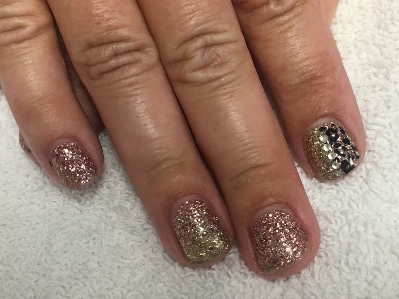 Drop Dead Gorgeous Organic Beauty Bar, beauty salon in Cherry Valley, CA, photo 2 of 10