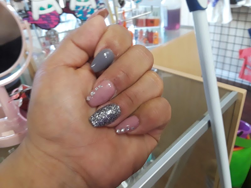Drop Dead Gorgeous Organic Beauty Bar, beauty salon in Cherry Valley, CA, photo 3 of 10