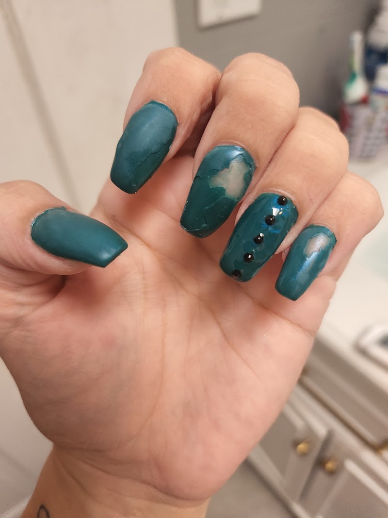Hot Nail Salon, nail salon in Shamokin, PA, photo 5 of 6