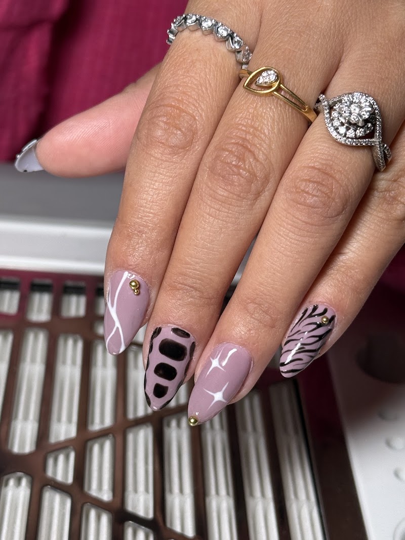 Vaishali’s Glam Studio, nail salon in Dehradun, India, photo 2 of 10