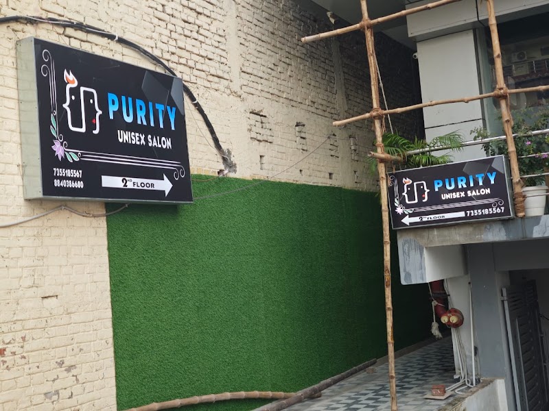 Purity unisex salon, nail salon in Varanasi, India, photo 5 of 10