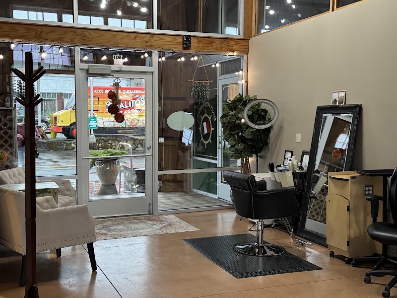 Salon La Figlia, beauty salon in Astoria, OR, photo 1 of 9