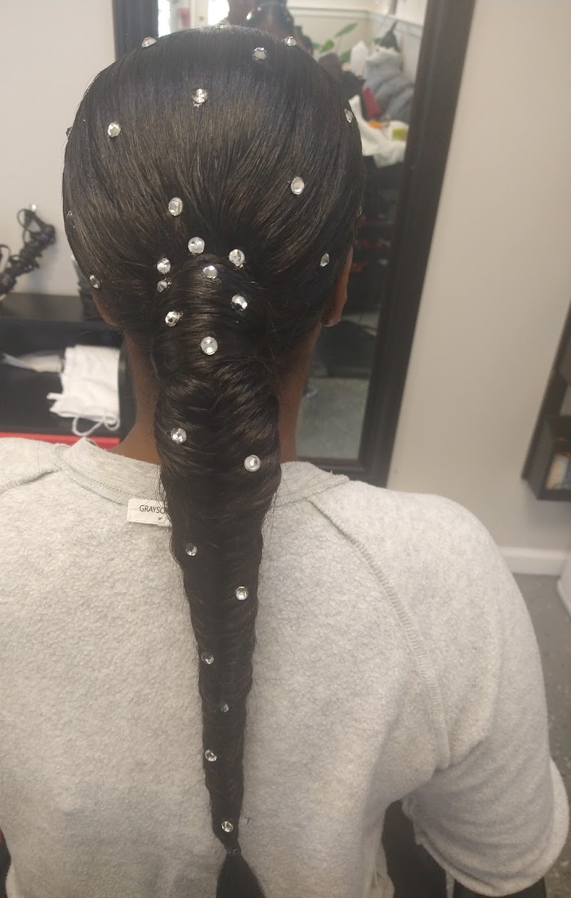 Dominican Touch Unisex Salon, beauty salon in Camden, NJ, photo 2 of 10