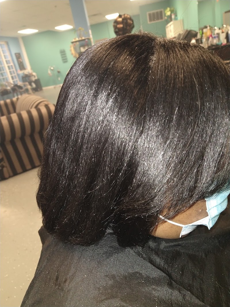 Dominican Touch Unisex Salon, beauty salon in Camden, NJ, photo 5 of 10