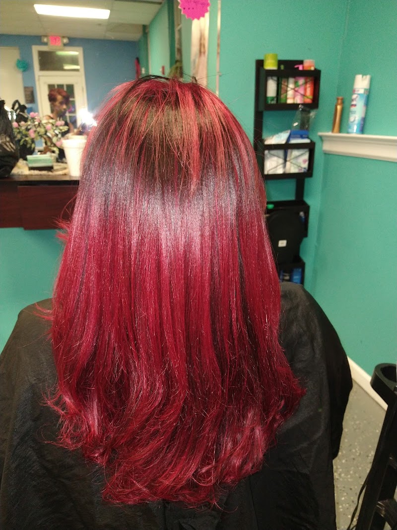 Dominican Touch Unisex Salon, beauty salon in Camden, NJ, photo 6 of 10