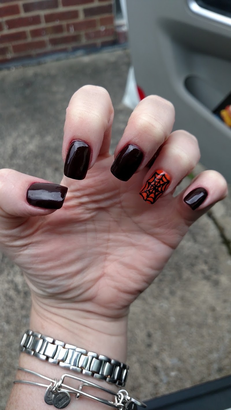 Diamond Nails, nail salon in Lakewood, OH, photo 4 of 10