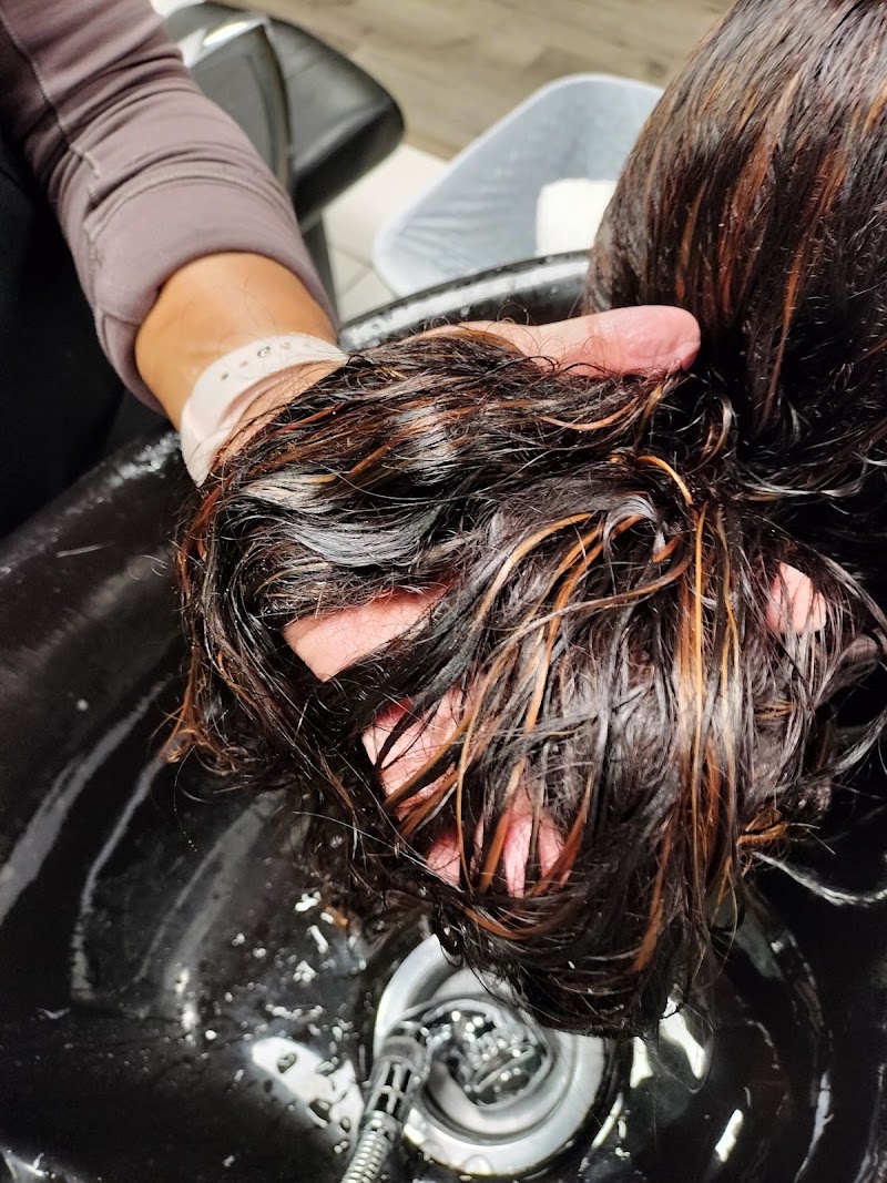 EELEANS BEAUTY SALON., beauty salon in Portsmouth, VA, photo 1 of 10