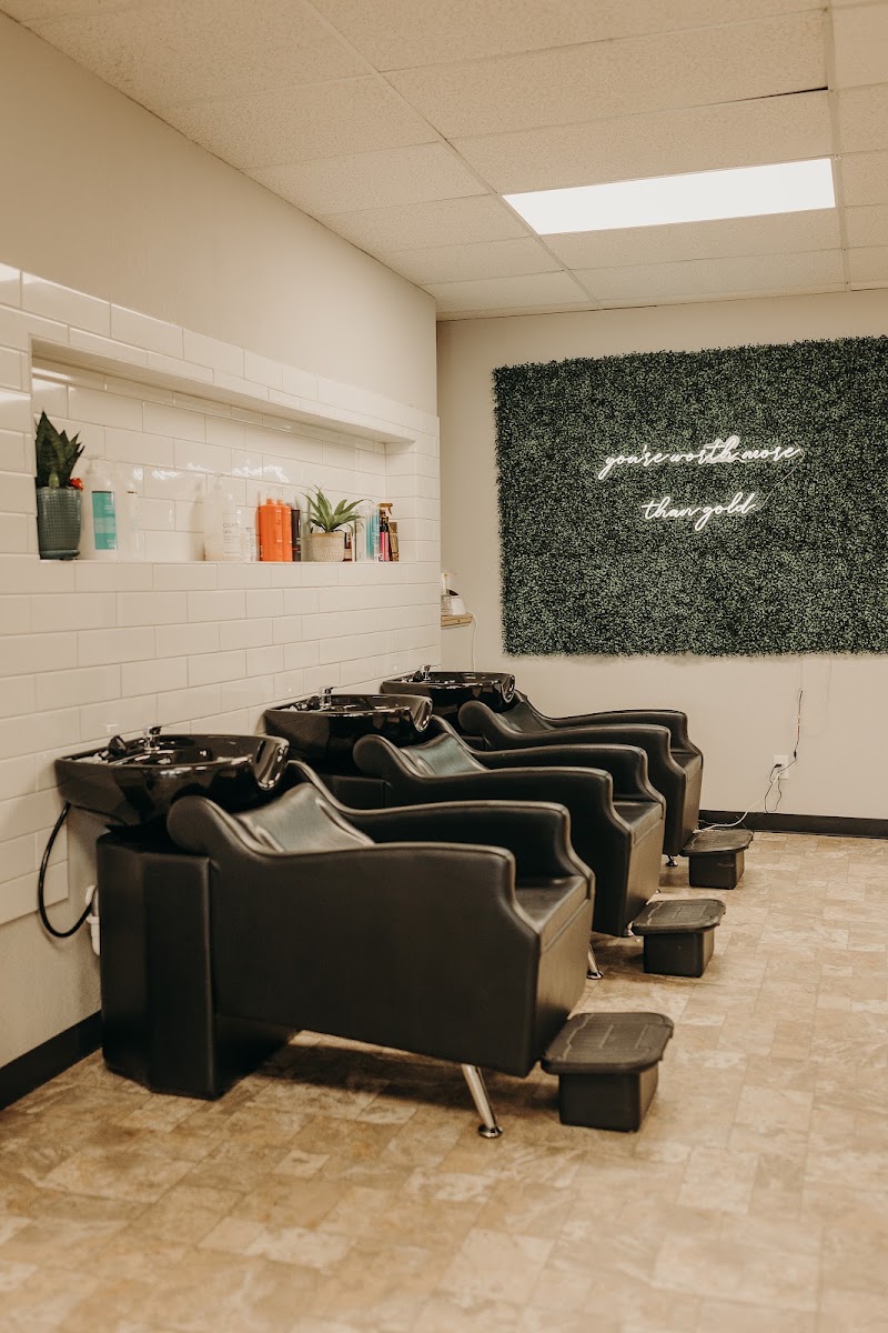 Salon Golden, beauty salon in West Plains, MO, photo 1 of 5