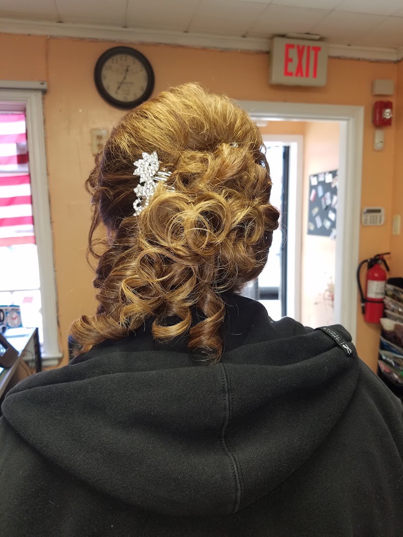 Dominican Hair Evolution Beauty Salon, beauty salon in Woodbridge Township, NJ, photo 3 of 10