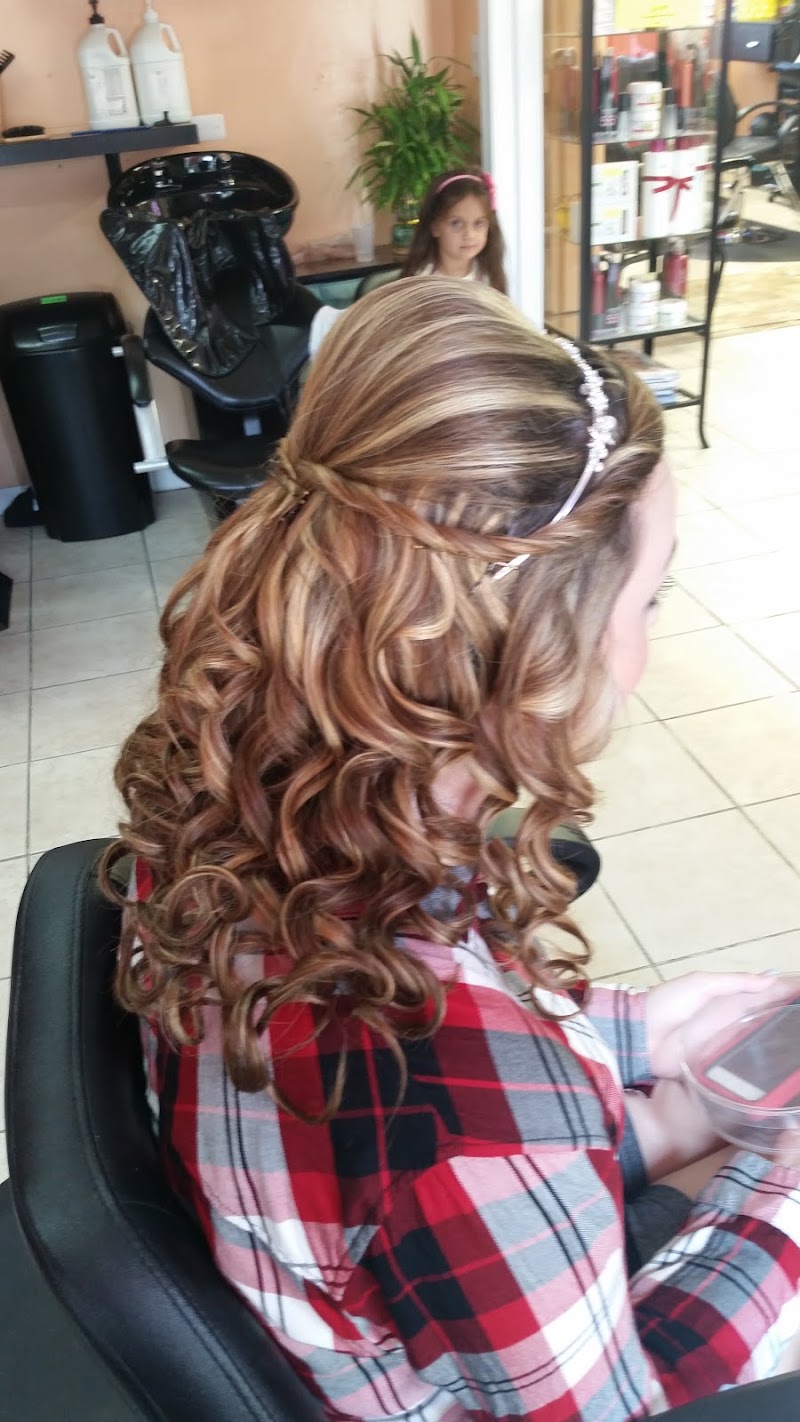 Dominican Hair Evolution Beauty Salon, beauty salon in Woodbridge Township, NJ, photo 4 of 10