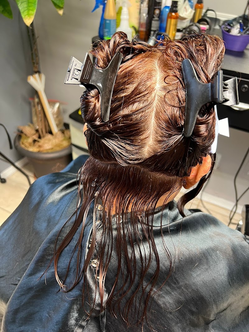 Dominican Hair Evolution Beauty Salon, beauty salon in Woodbridge Township, NJ, photo 6 of 10