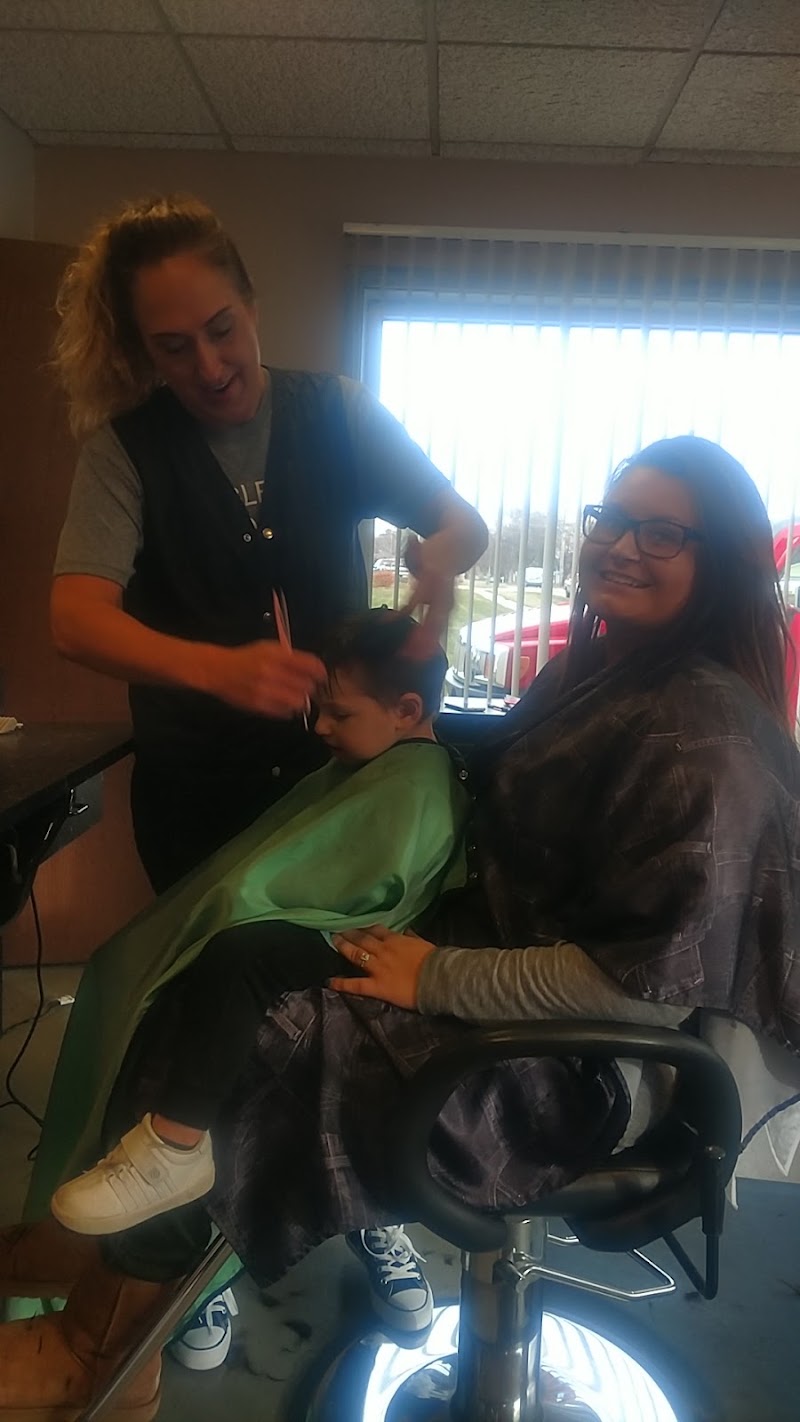 2 Pair of Shears, beauty salon in Hastings, NE, photo 3 of 4