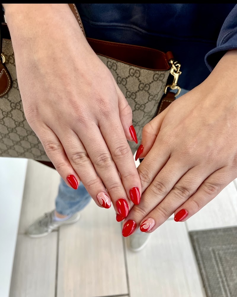 Hollywood Nails and Spa, nail salon in Sandusky, OH, photo 1 of 5