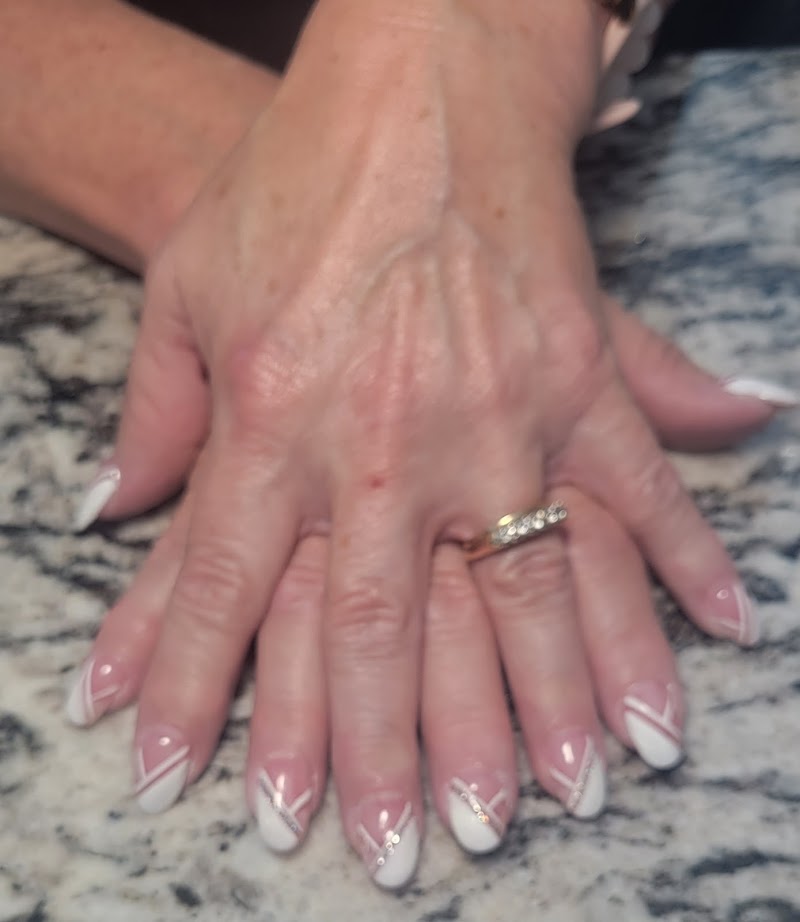 Hollywood Nails and Spa, nail salon in Sandusky, OH, photo 4 of 5