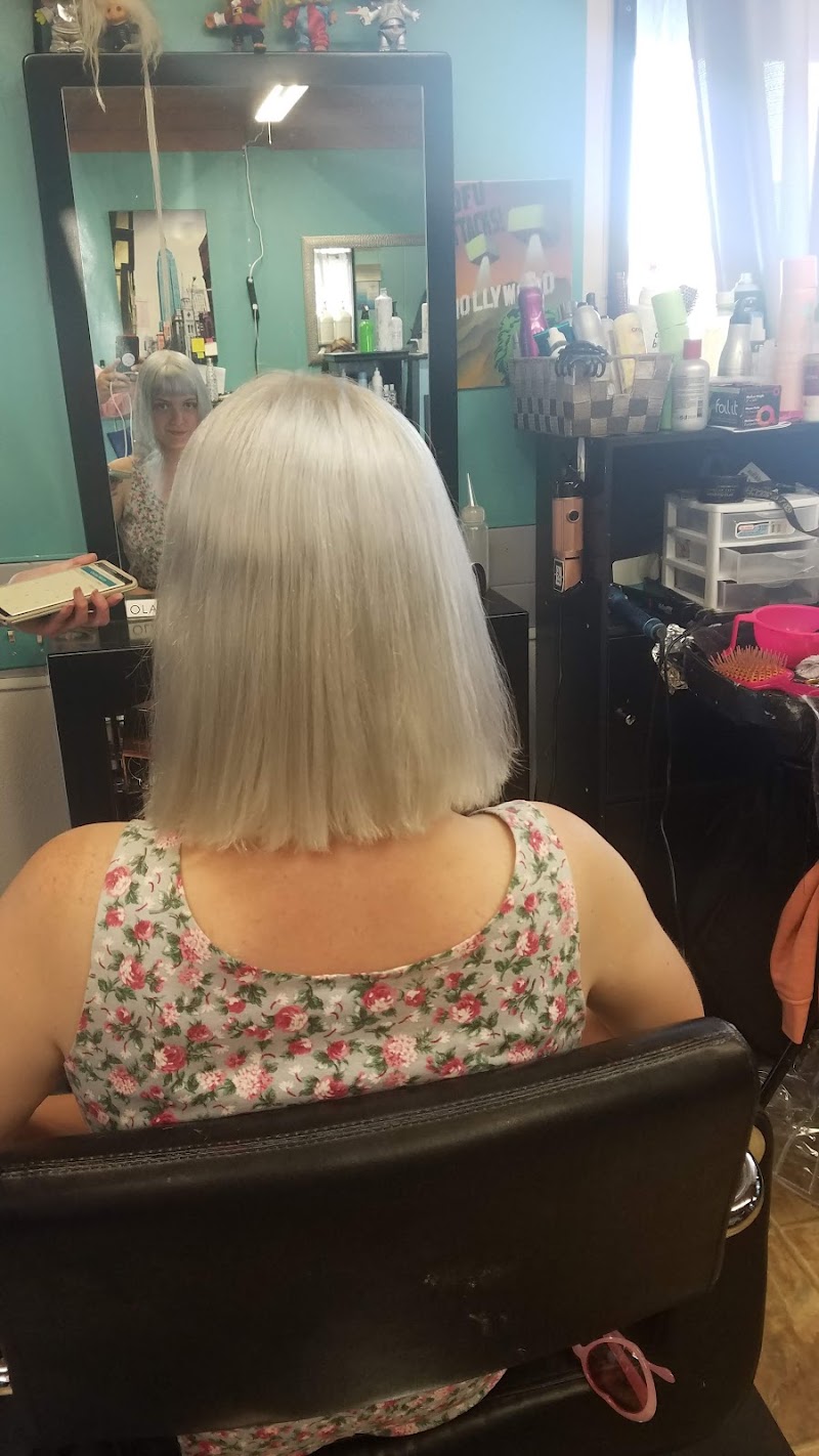 J West Salon, beauty salon in North Bend, OR, photo 3 of 4