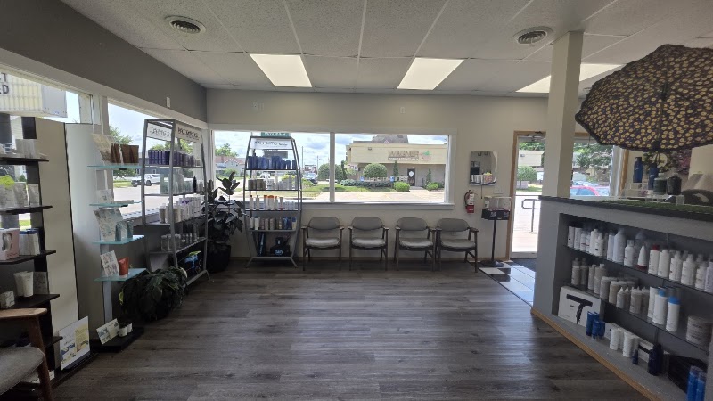 Head Shed, beauty salon in Clinton, IA, photo 3 of 10