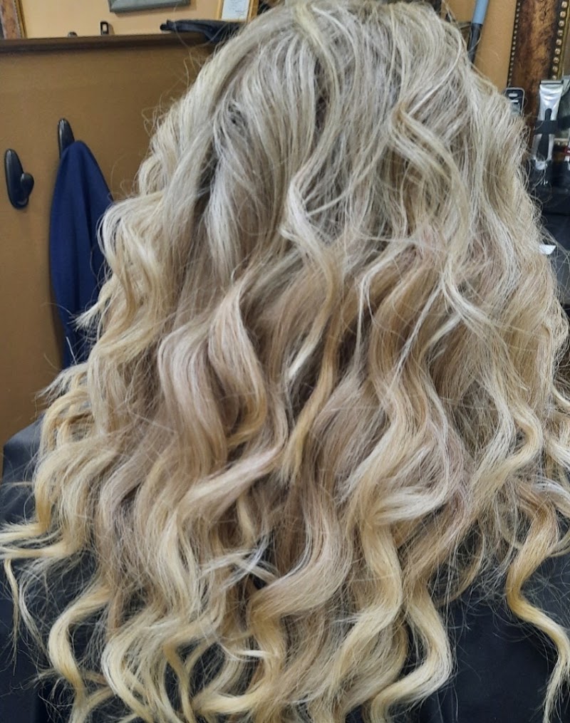 Hairbender, beauty salon in Scottsbluff, NE, photo 4 of 10