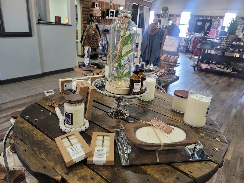 Foiled Salon • Boutique, beauty salon in Lebanon, MO, photo 2 of 10