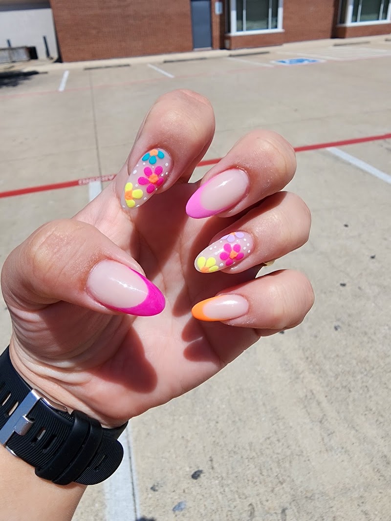 Sparkles Nail Lounge & Head Spa, beauty salon in Waco, TX, photo 2 of 10