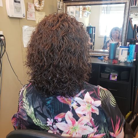 About U Hair & Nail Salon, beauty salon in Florence, OR
