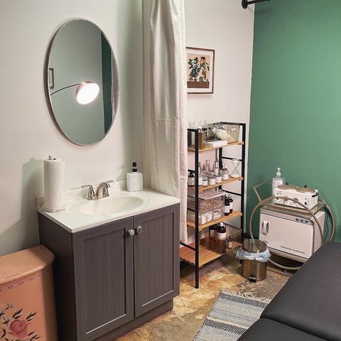 BB Boutique & Salon, clothing store in Garden City, KS