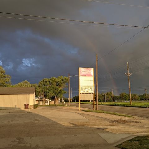 Color Me Beautiful Salon & Spa, beauty salon in McPherson, KS