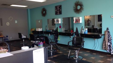 E.Clips, beauty salon in Emporia, KS