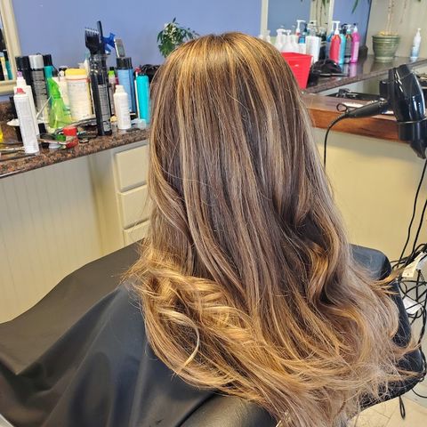 Pura Vida Salon Spa, hair salon in Alpena, MI