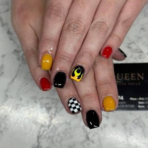 Queen House Nails, nail salon in Seaside, OR