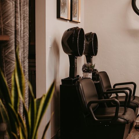 Raze, beauty salon in Burlington, IA