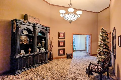 Renue Salon, Spa & Fashion Boutique, beauty salon in Great Bend, KS